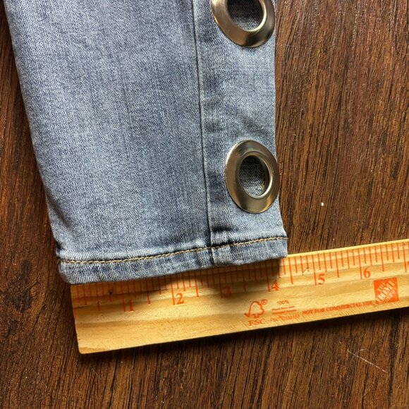 NWT Good American Good Waist Jeans Medium Wash Metal Holes Leg Trim Size 6/28 - Picture 11 of 12
